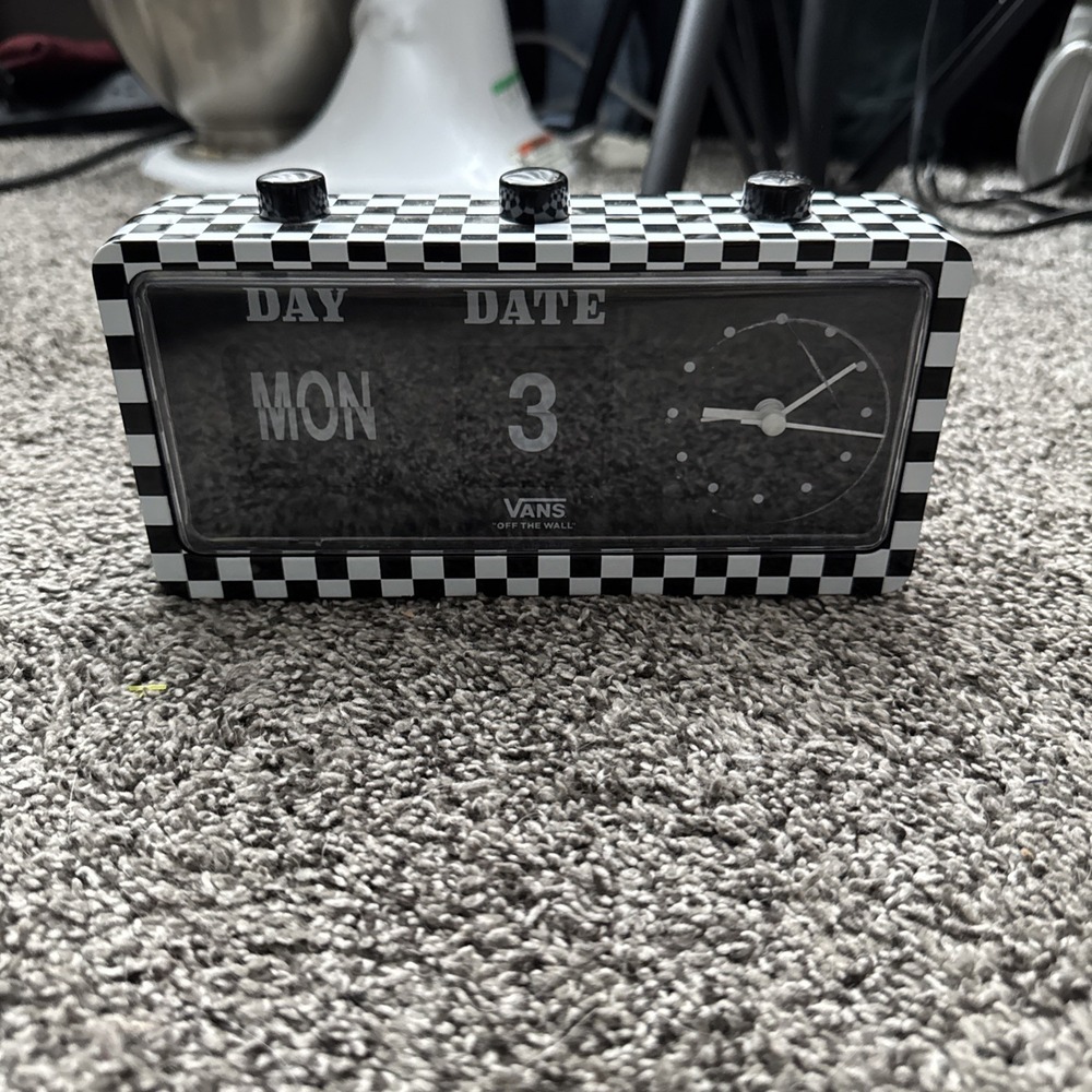 Vans Off The Wall Checkerboard Desk Clock Flip Day Date Promo Display